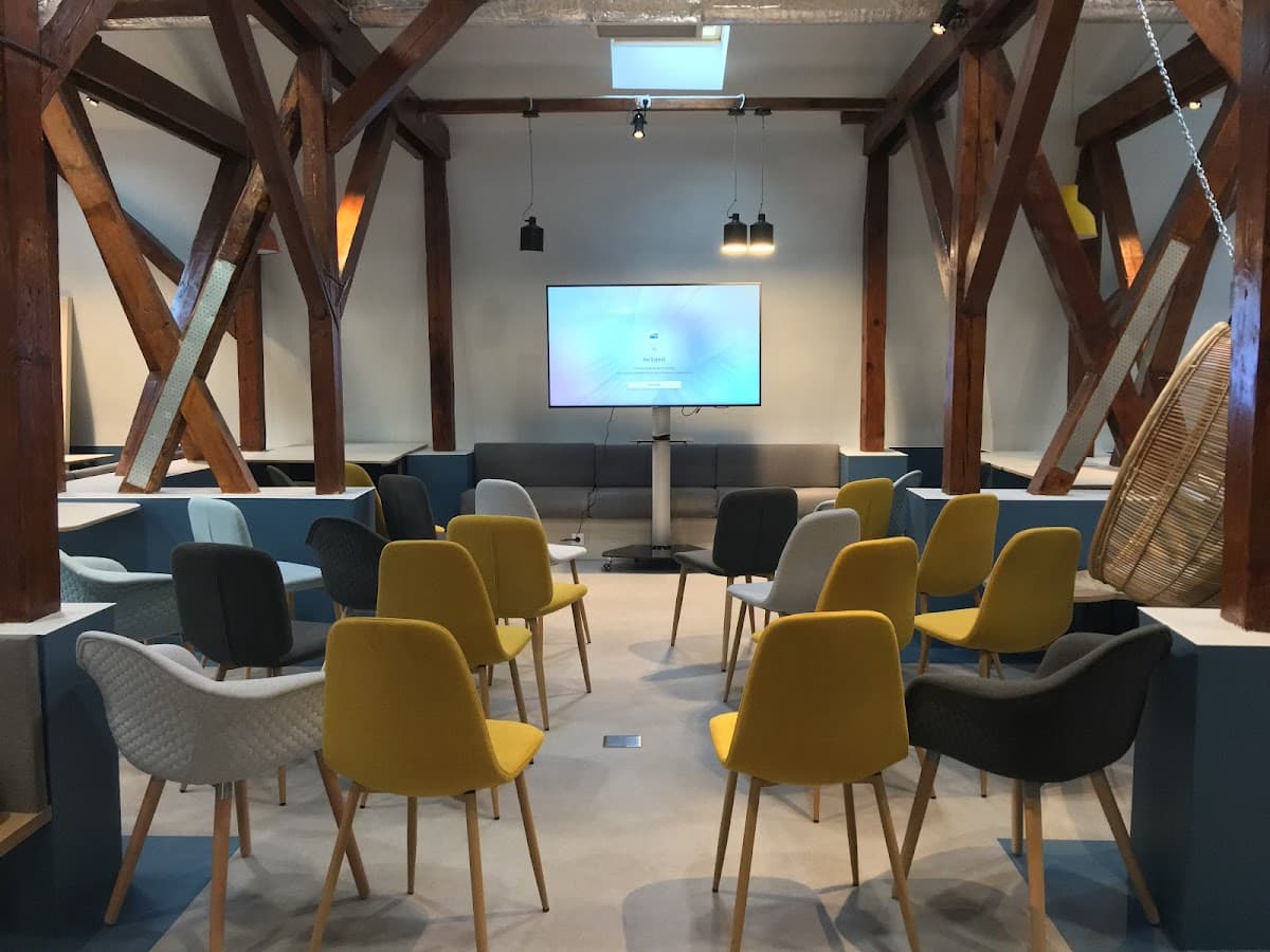 V7 Startup Studio Athenaeum — 2